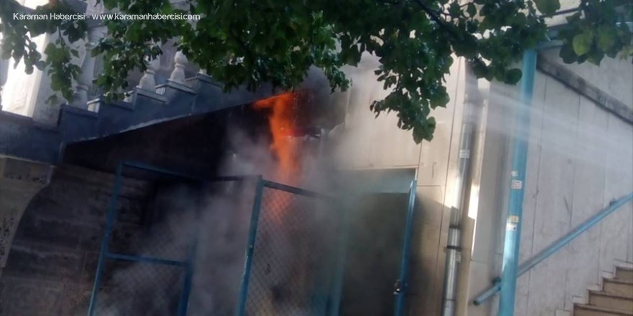 Caminin Doğal Gaz Kutusunda Çıkan Yangın Hasara Neden Oldu