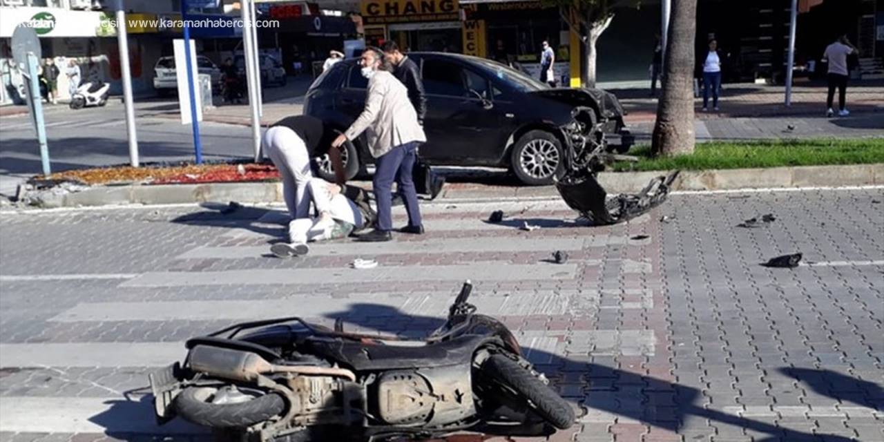 Alanya'da Otomobil Motosiklete Ve Yayaya Çarptı: 2 Yaralı