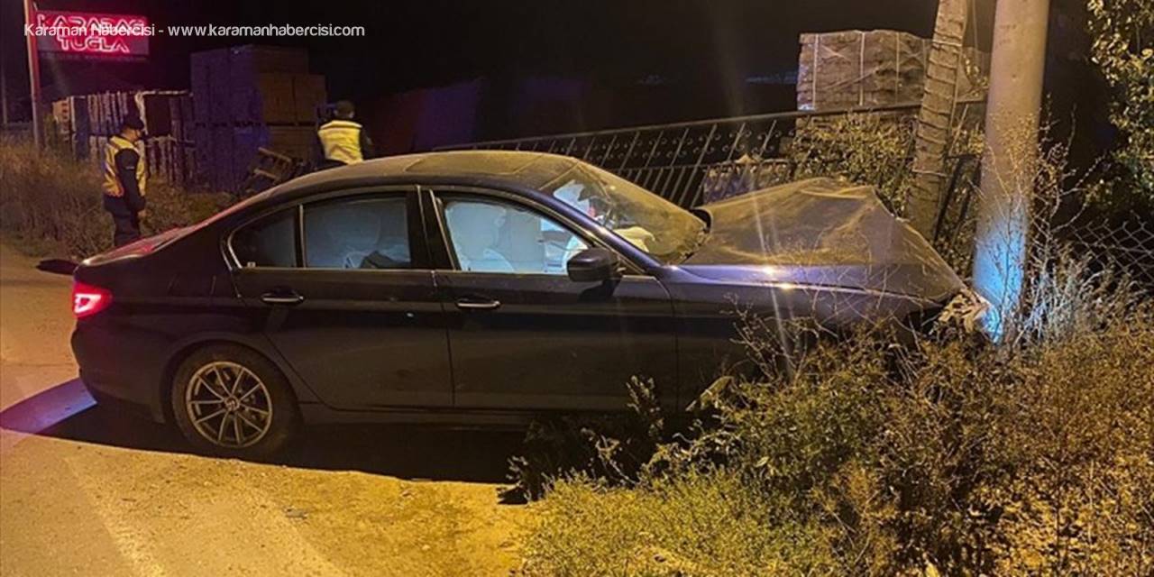 Eskişehir'de Elektrik Direğine Çarpan Otomobilden Uyuşturucu Ve Silah Çıktı