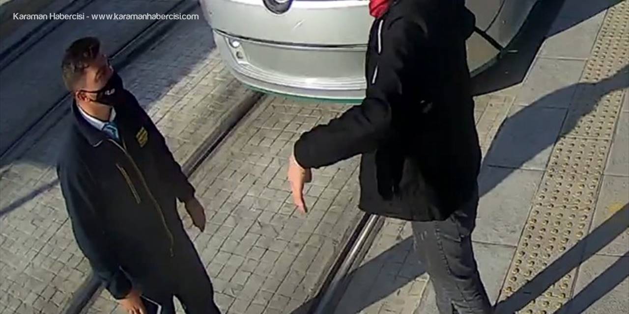 Biletsiz Tramvaya Binmeye Çalışan Kişi, Kendisini Uyaran Güvenlik Görevlisini Bıçakladı