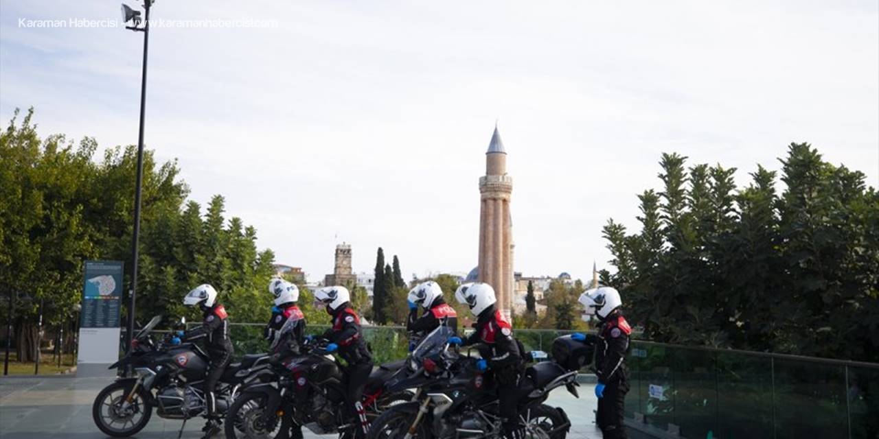 Elektronik Kelepçe Şiddet Mağduru Kadını Hayata Bağlıyor