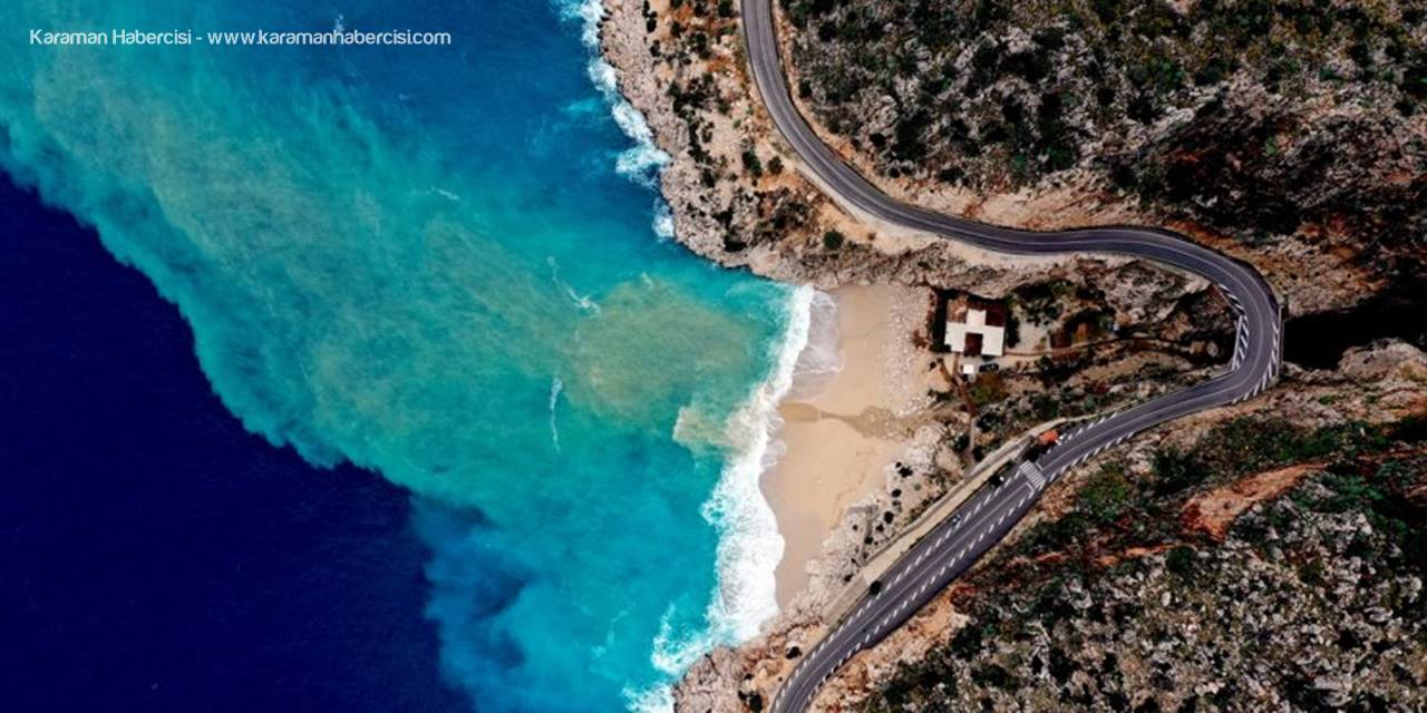 Kaputaş Plajı'nda Yağışın Etkisiyle Denizin Rengi Turkuaza Dönüştü