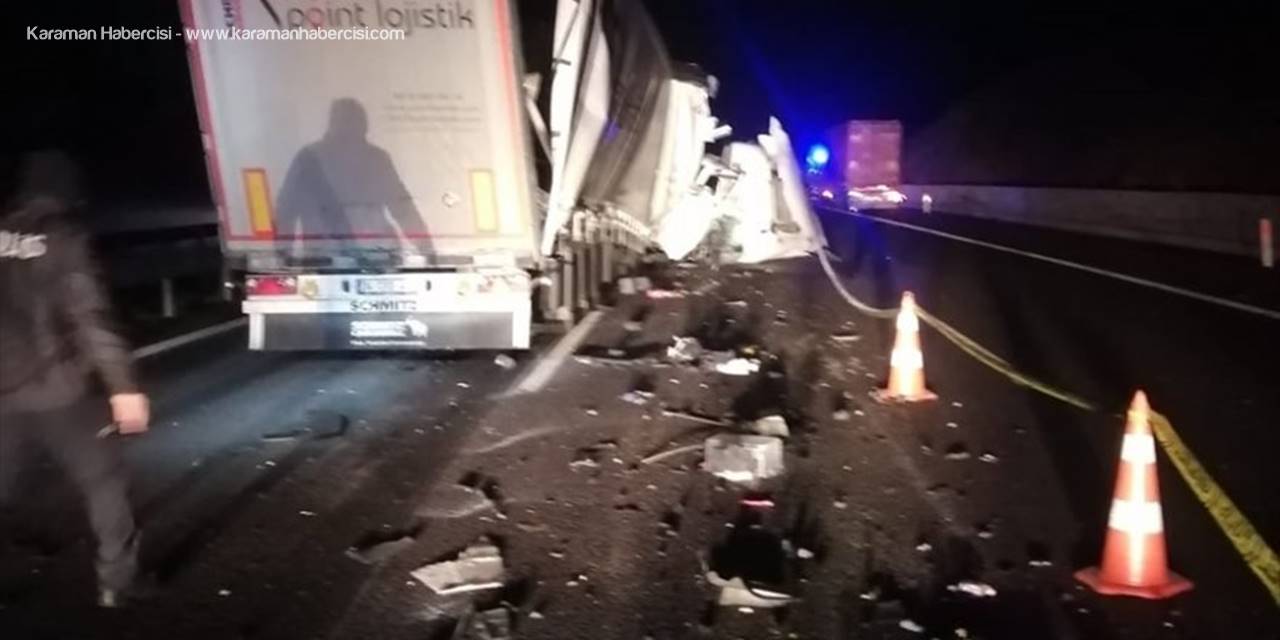 Niğde'de Seyir Halindeki Tıra Arkadan Çarpan Tırın Sürücüsü Öldü