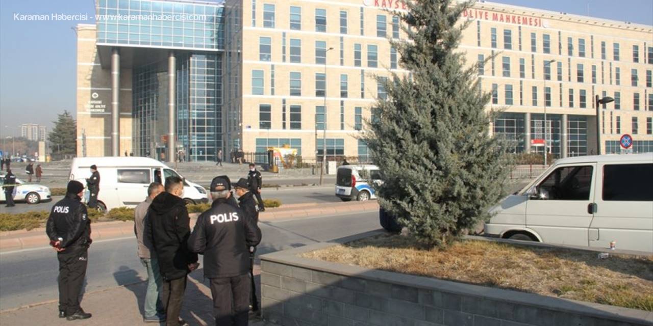 Kayseri'de Şüpheli Bavuldan Kıyafet Çıktı