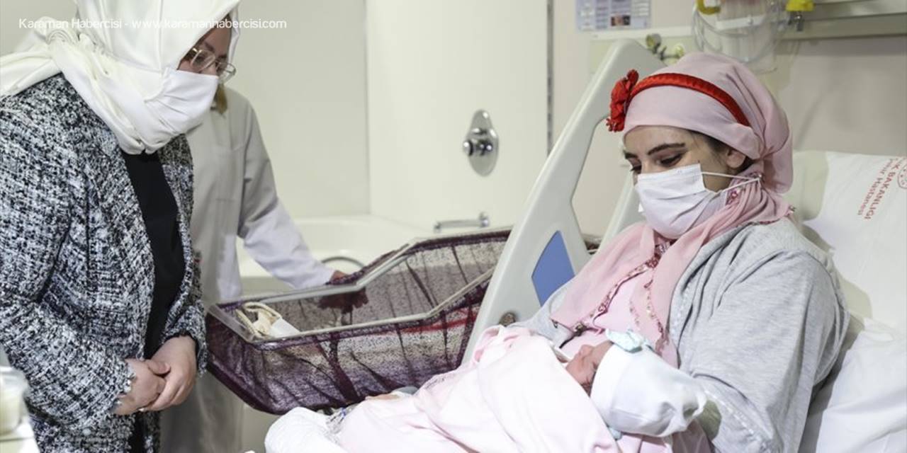 Bakan Zehra Zümrüt Selçuk, Yeni Yılın "İlk Bebeklerini" Ziyaret Etti