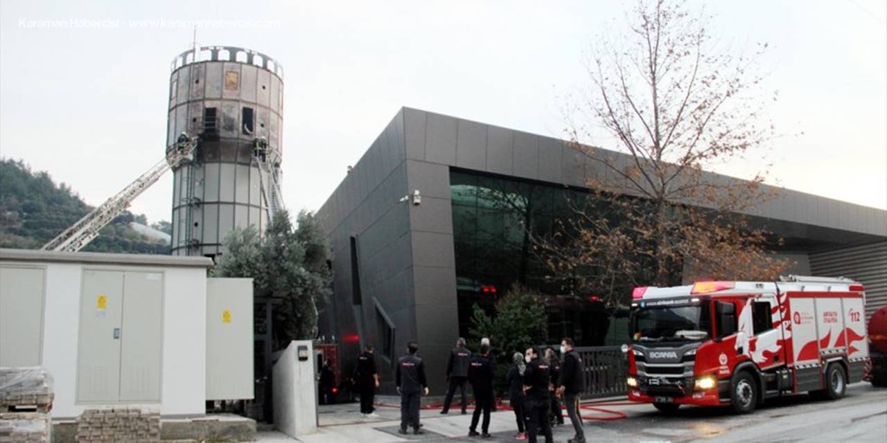 Antalya'da Orman Ürünleri Fabrikasında Çıkan Yangın Söndürüldü