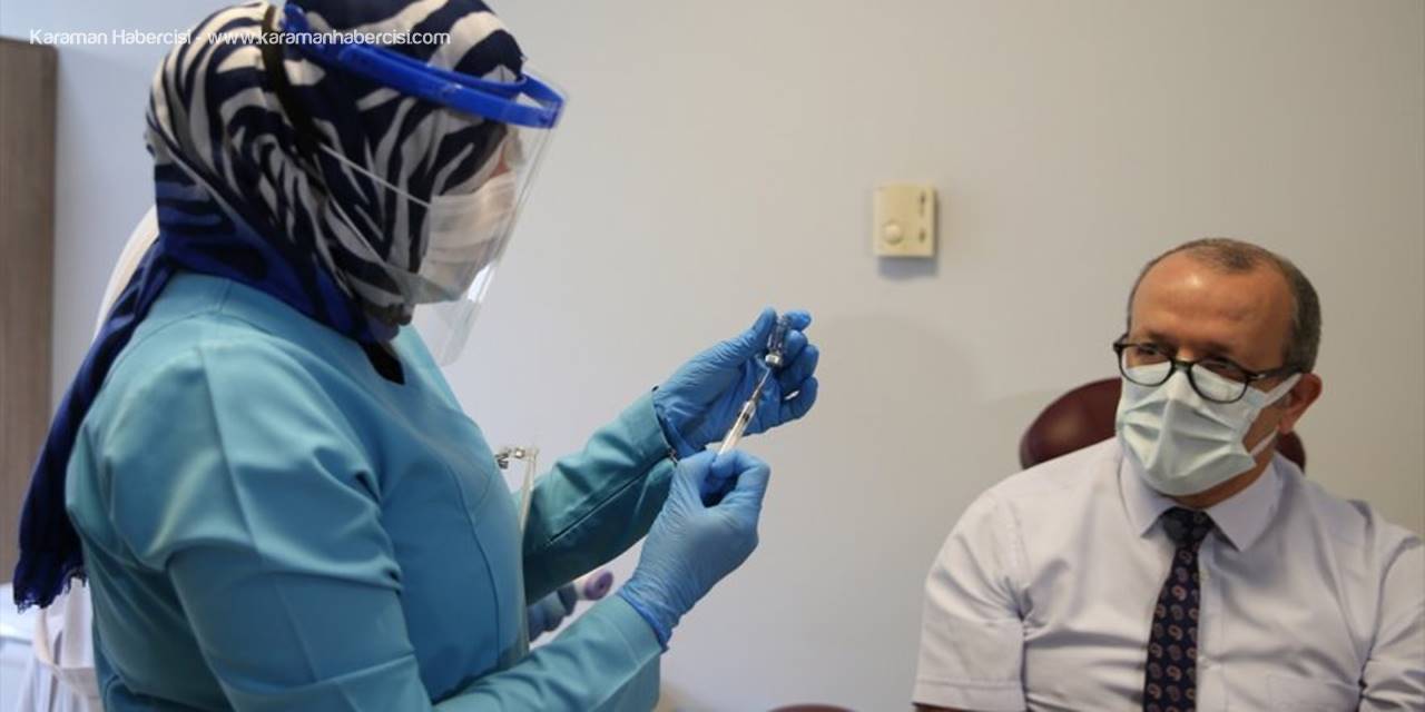 Turizm Merkezi Antalya'da Sağlık Çalışanlarına Coronavac Aşısı Uygulanmaya Başlandı