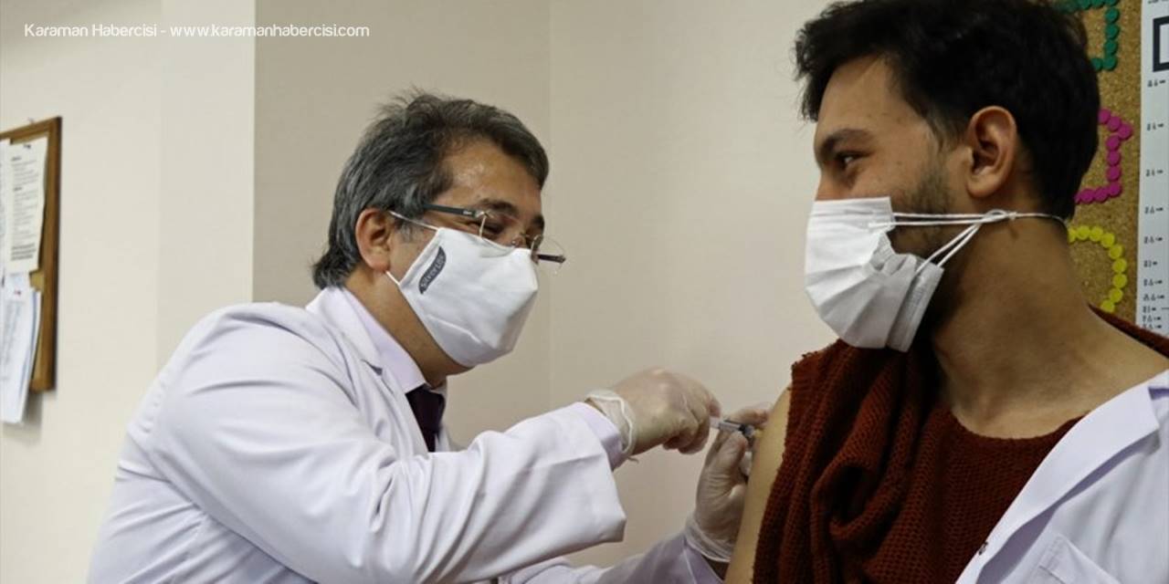İl Sağlık Müdürü Benli, Sağlık Çalışanına Aşı Yaptı
