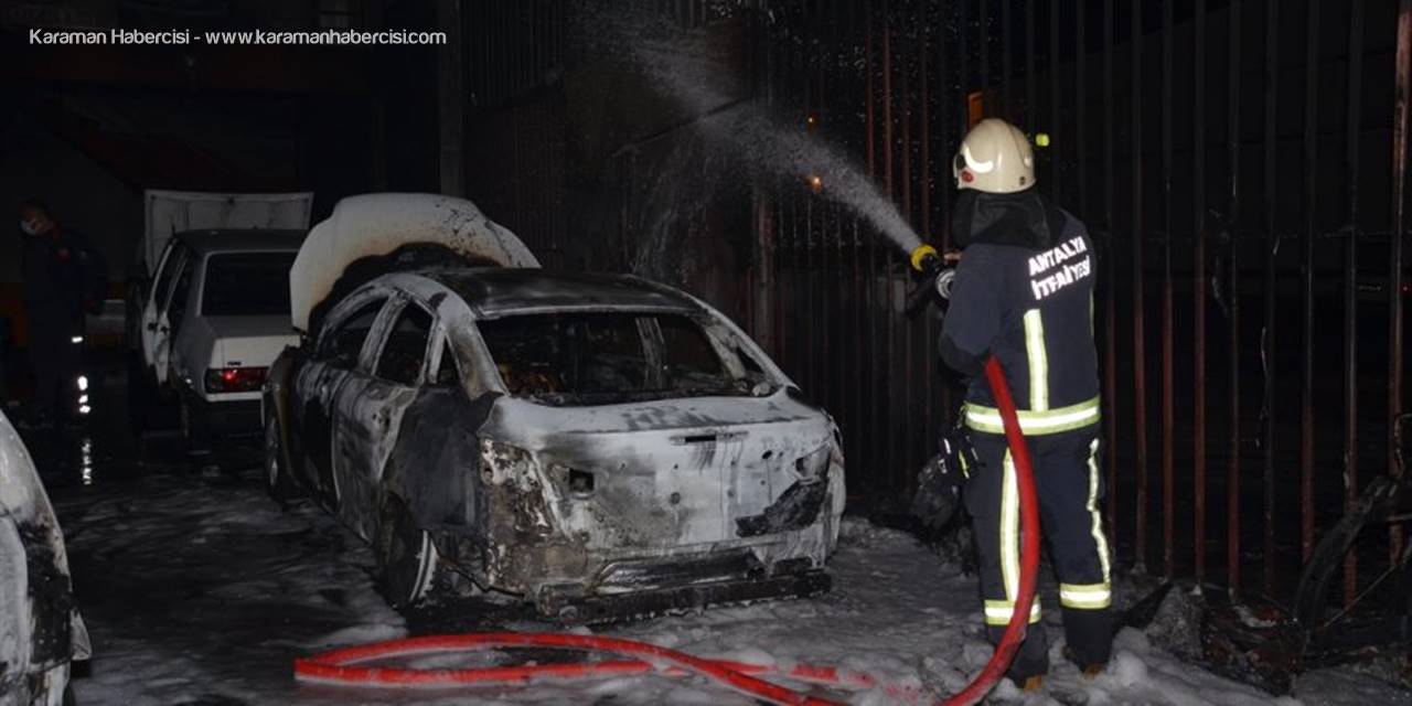 Antalya'da Tamirhanede Çıkan Yangın 4 Araçta Hasara Neden Oldu
