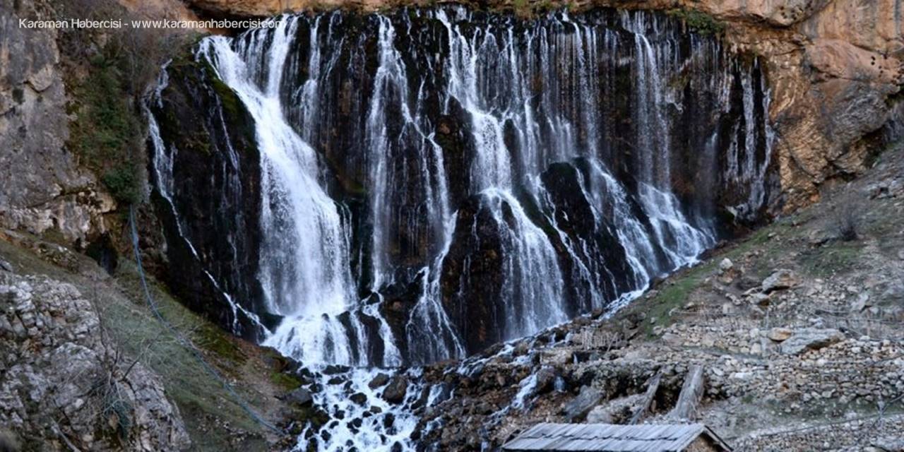 Kar Yağışıyla Coşan Kayseri'deki "Türkiye'nin Niagarası" Eşsiz Manzaralar Sunuyor