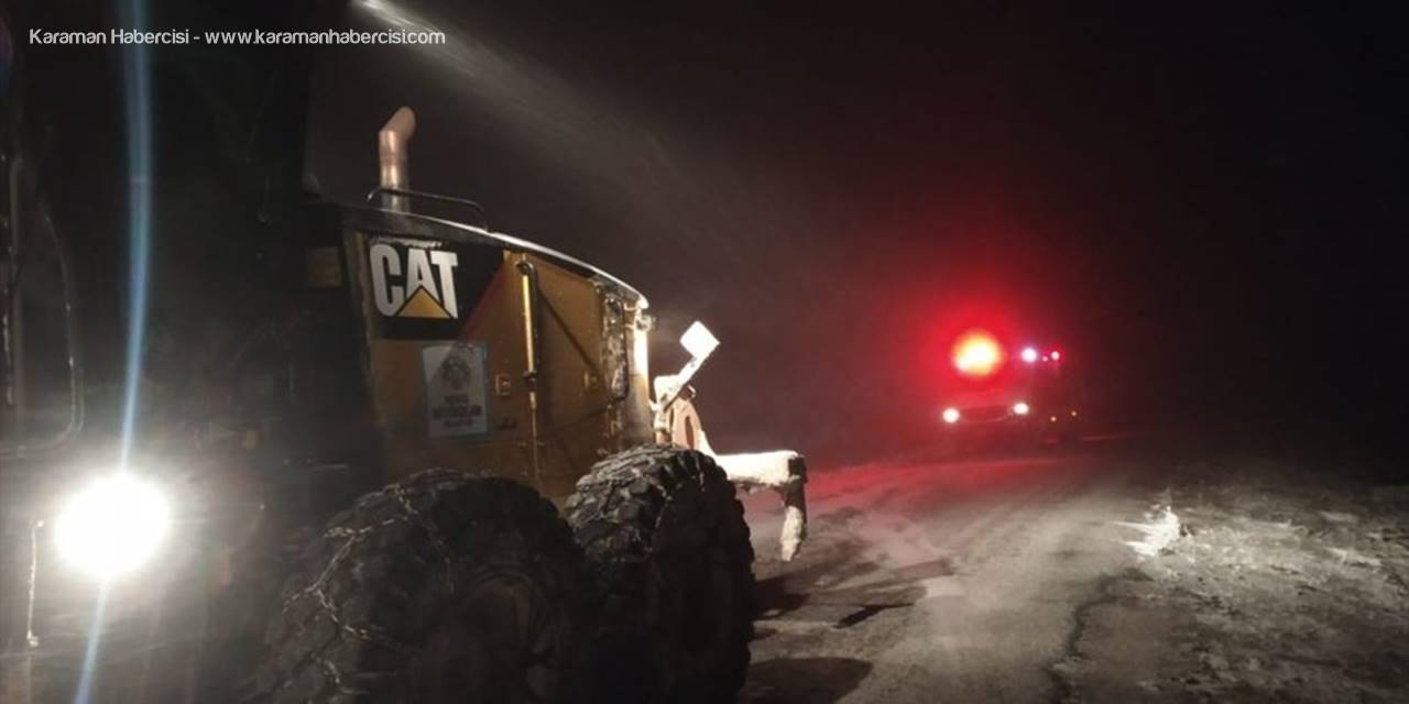 Konya'da Kar Ve Tipi Nedeniyle Yolda Mahsur Kalan 14 Kişi, Afad Ekiplerince Kurtarıldı