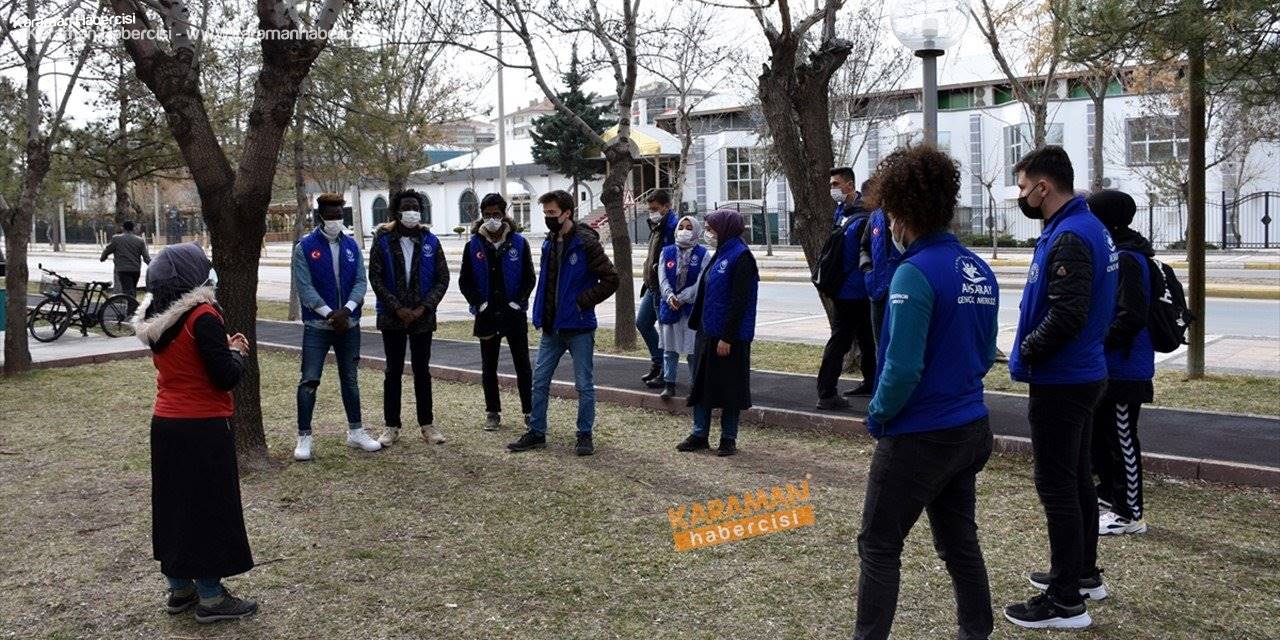 Ugandalı Turabi'nin De Arasında Bulunduğu Gönüllü Gençler Kovid-19 Duyarlılığı İçin Aksaray'da Sahada