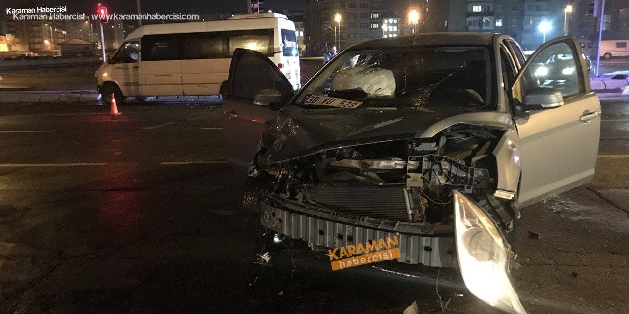 Kayseri'de Servis Minibüsü İle Otomobil Çarpıştı