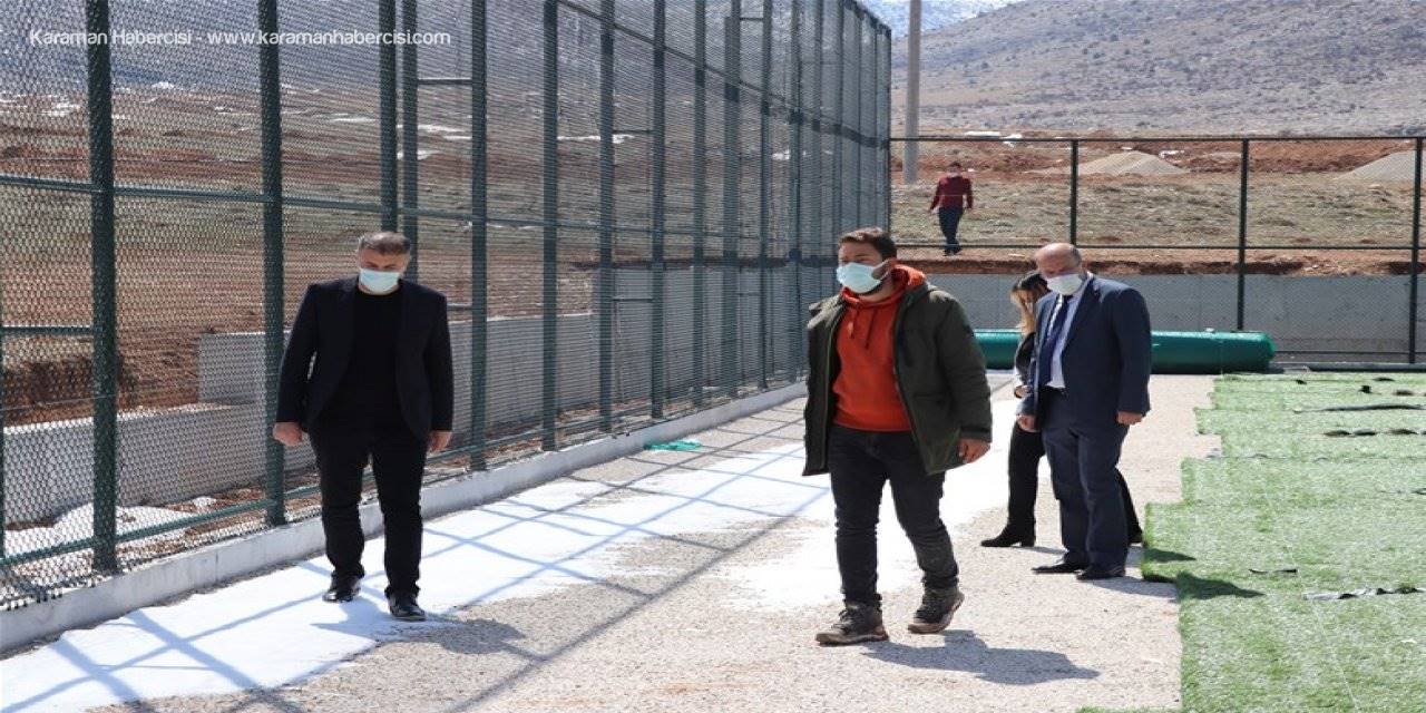 Karaman Kazımkarabekir İlce Futbol Sahasında Çalışmalar Devam Ediyor
