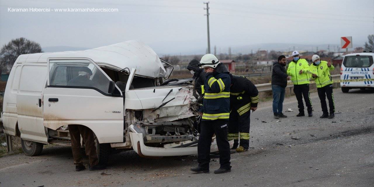 Eskişehir'de Minibüs İle Kamyonet Çarpıştı: 7 Yaralı