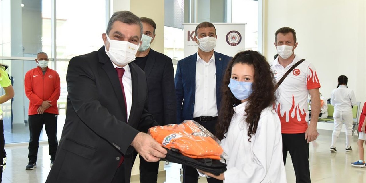 Karaman'da Eskrim Sporcuları Ödüllendirildi