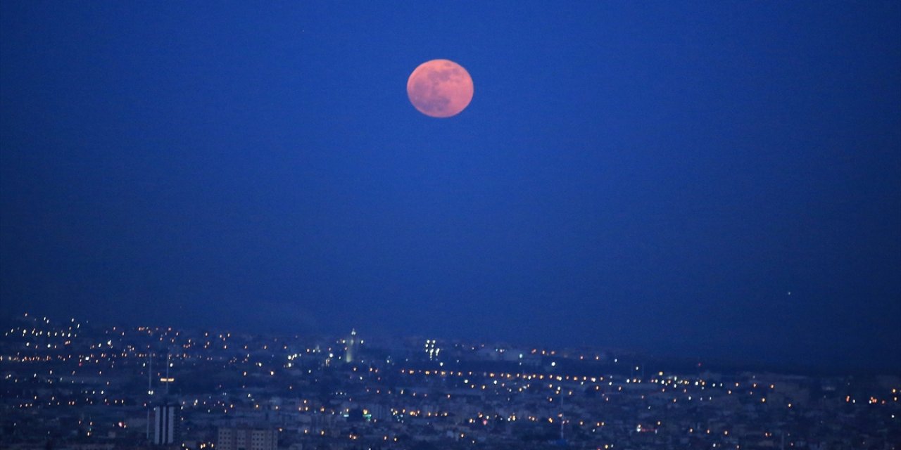 Mersin Ve Hatay'da "süper Ay" Gözlemlendi