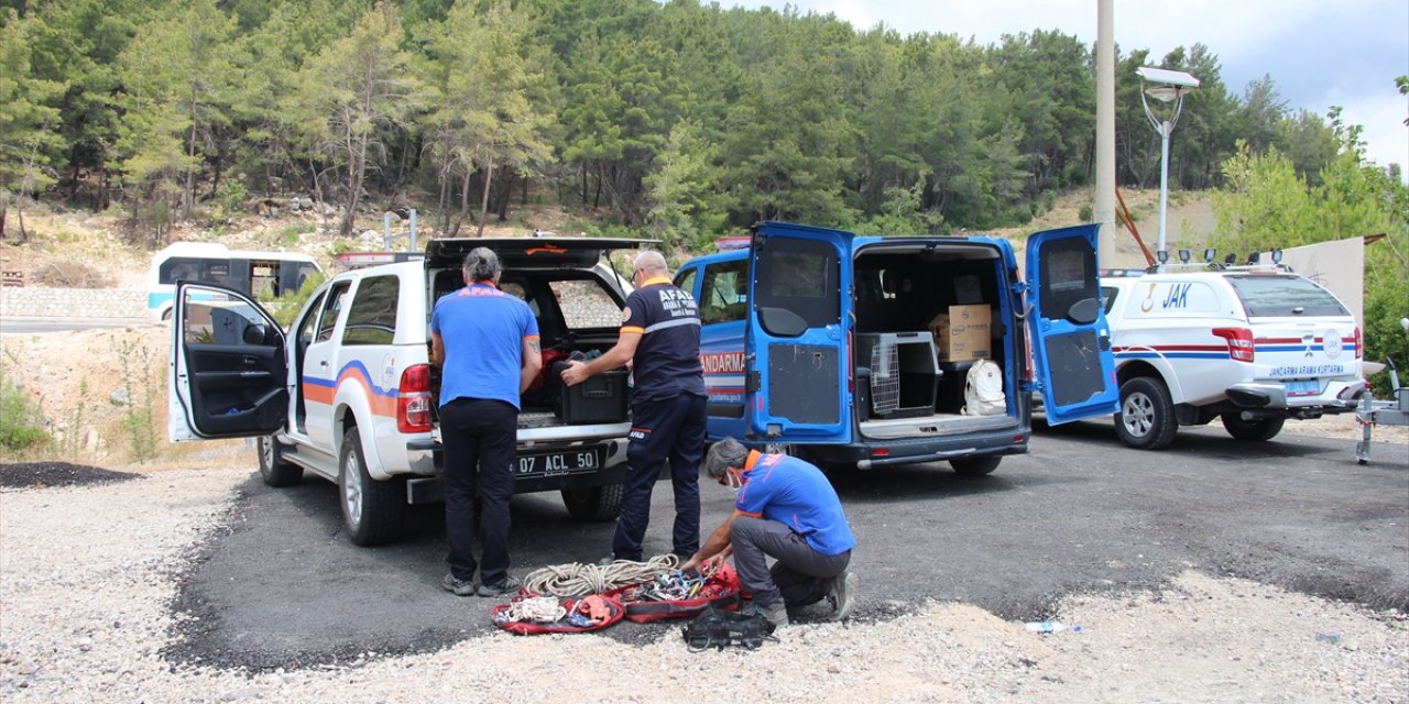 Antalya'da Fotoğraf Çekmek İçin Gittiği Dağlık Bölgede Kaybolan Kişiyi Arama Çalışmaları Sürüyor