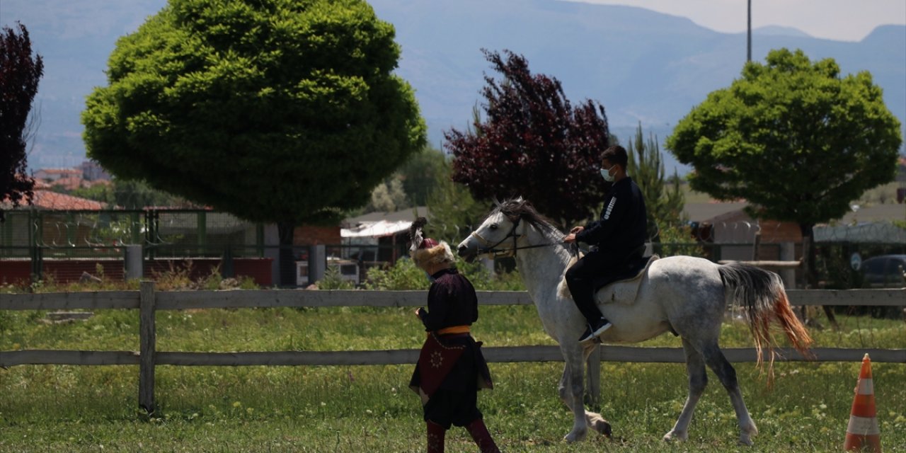 Kayseri'de Özel Öğrenciler Atlı Binicilik Etkinliğine Katıldı