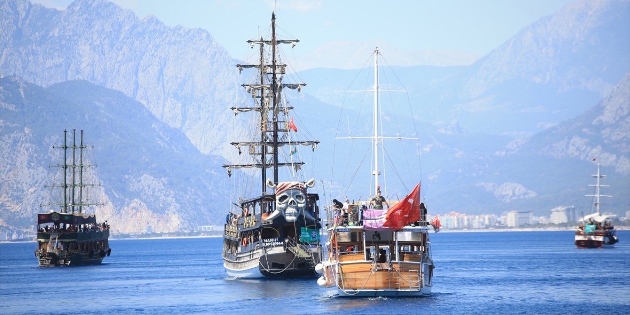 Antalya'da "özgür Mescid-i Aksa, Mavi Marmara" Etkinliğinde Teknelerle Konvoy Oluşturuldu