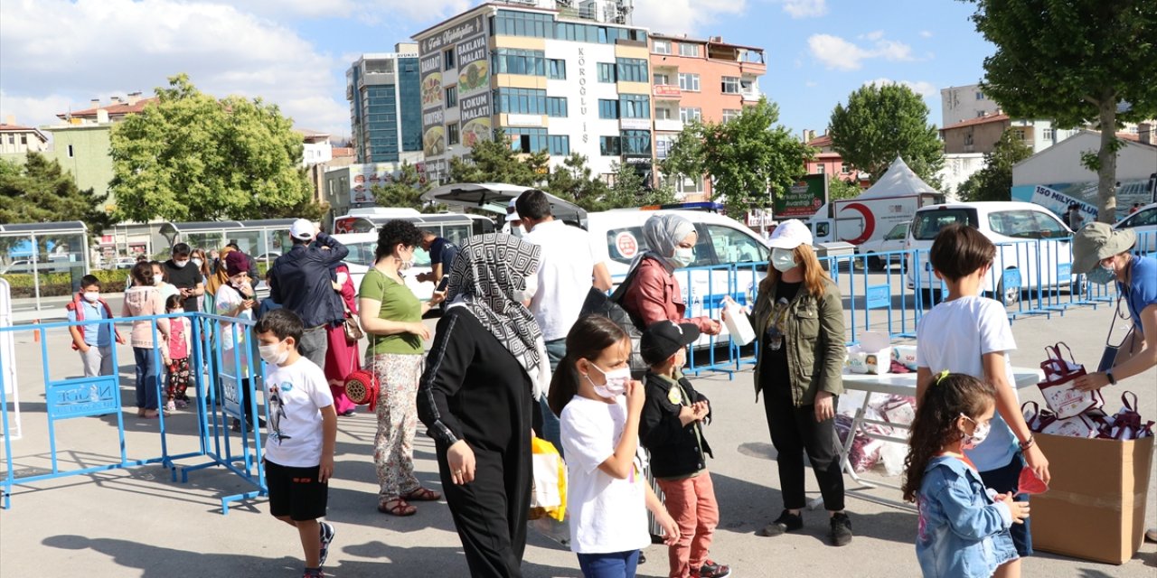 "Kamyon Tiyatrosu", "Turta Girmemiş Orman" Oyunuyla Niğde'de Gösteri Sundu