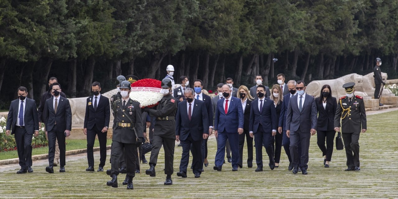 KKTC Cumhuriyet Meclisi Başkanı Sennaroğlu, Anıtkabir'i Ziyaret Etti