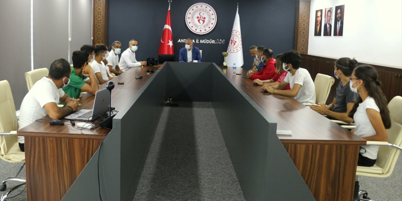 Antalya'da Başarılı Sporcular Ödüllendirildi