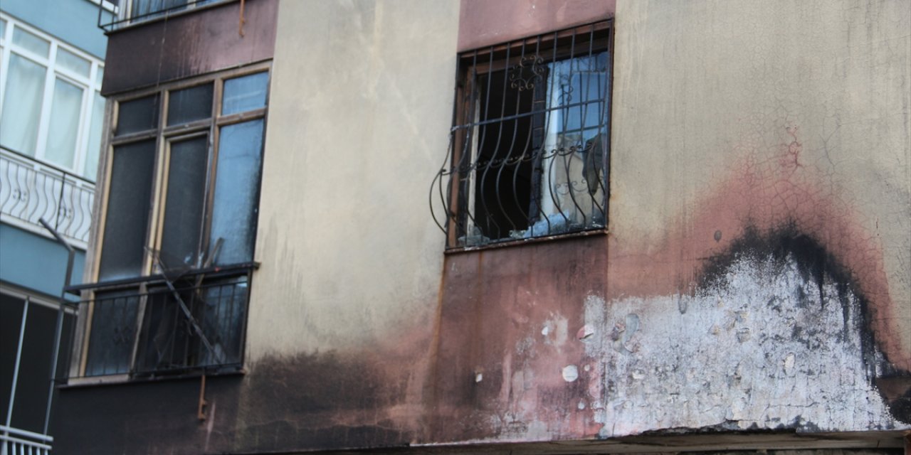 Antalya'da Bir Evde Meydana Gelen Patlamanın Ardından Çıkan Yangında Bir Kişi Yaralandı