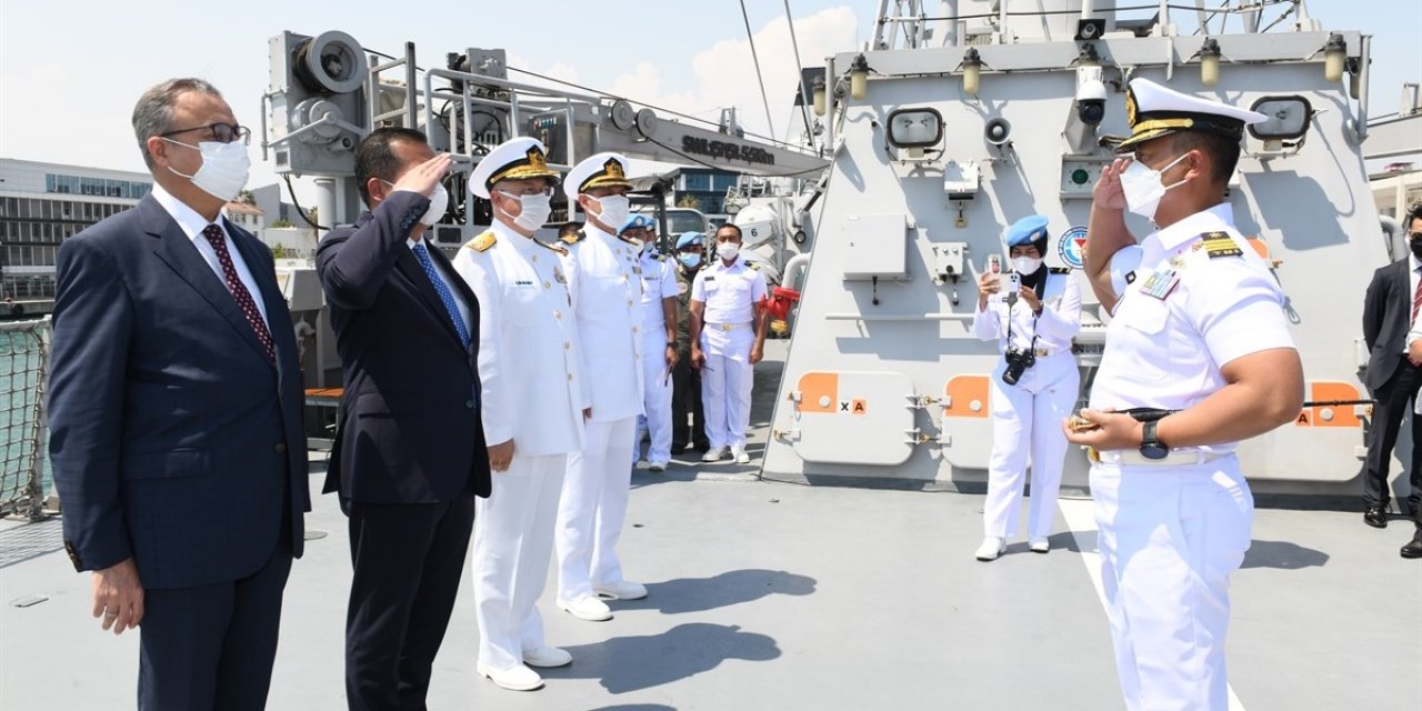 Mersin Valisi Su, Krı Sultan İskender Muda 367 Gemisi'ni Ziyaret Etti