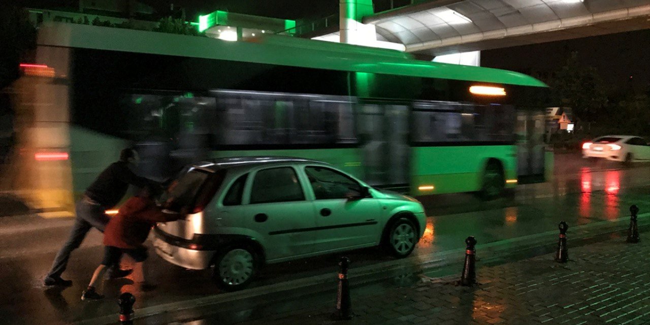 Konya'da Sağanak Yaşamı Olumsuz Etkiledi