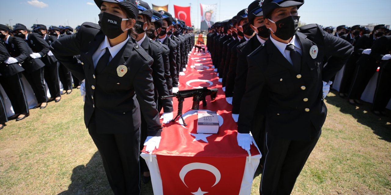 Aksaray'da Polis Adayları Mezuniyet Sevinci Yaşadı