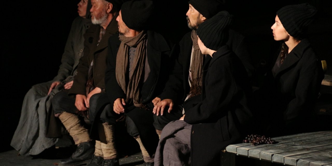 11. Antalya Uluslararası Tiyatro Festivali'nde "yalnızlık" Oyunu Sahnelendi