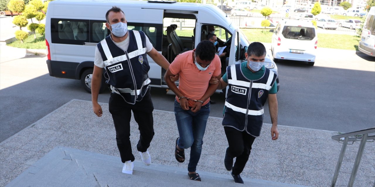 Karaman'da Polisim Dedi, Urfa'da Yakayı Ele Verdi