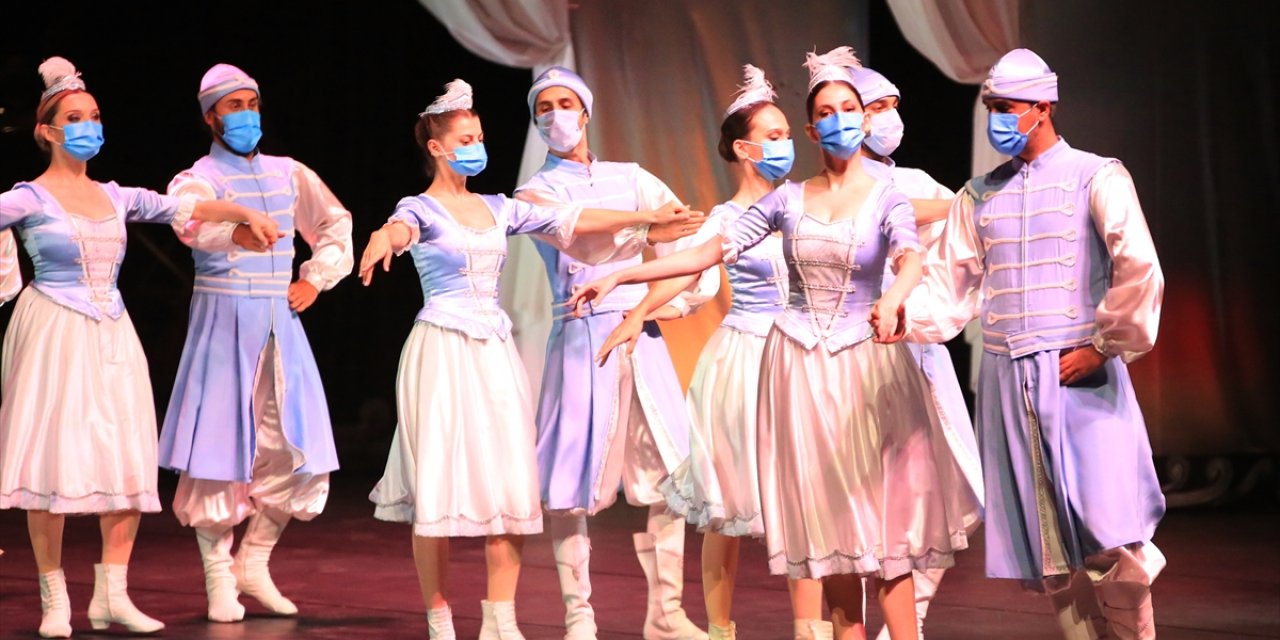 Mersin Devlet Opera Ve Balesi "gala Bale" Seçkisini Sahneledi