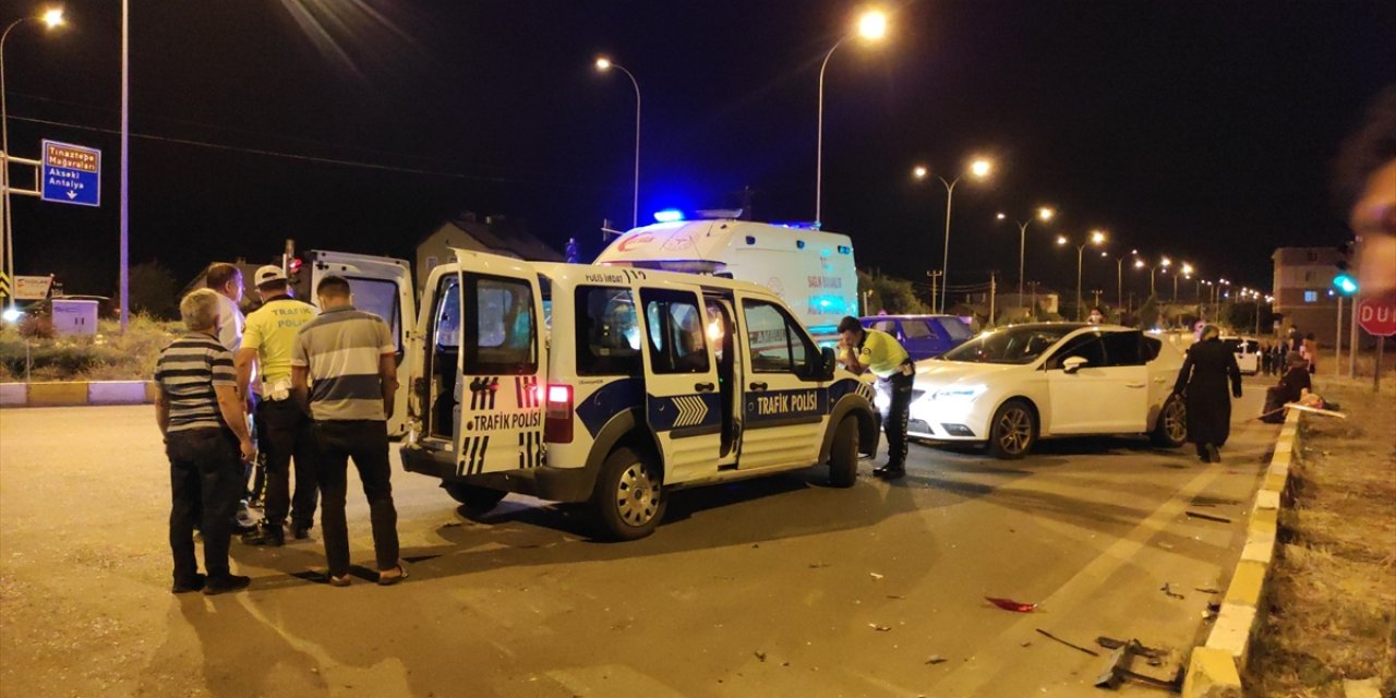 Konya'da İki Otomobil Çarpıştı: 4 Yaralı