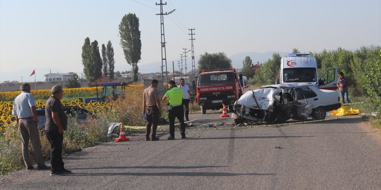 Konya'da İki Otomobil Çarpıştı: 1 Ölü, 2 Yaralı