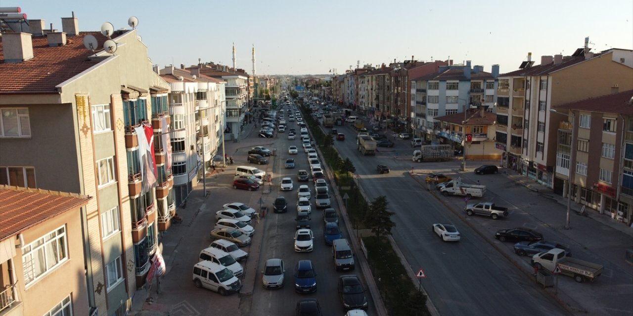 Bayram Tatilinin Son Gününde Yollardaki Yoğunluk Sürüyor