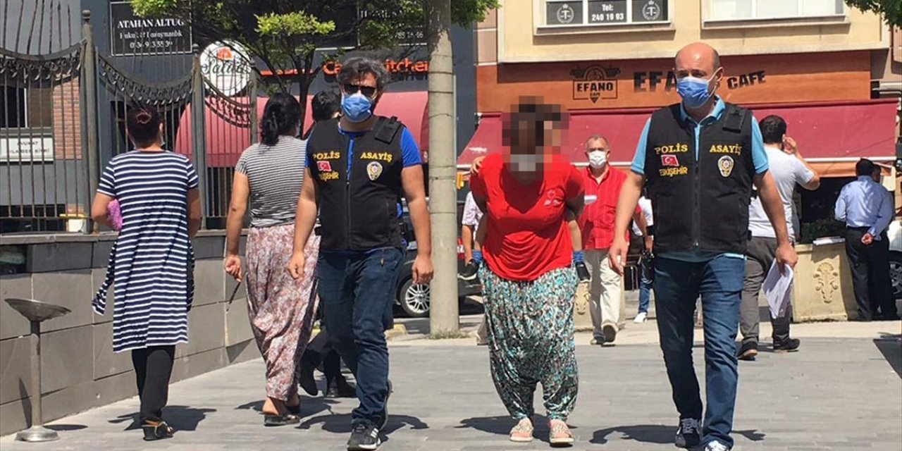 Eskişehir'de Hırsızlık Anları Güvenlik Kamerasına Yansıyan Şüpheli Yakalandı