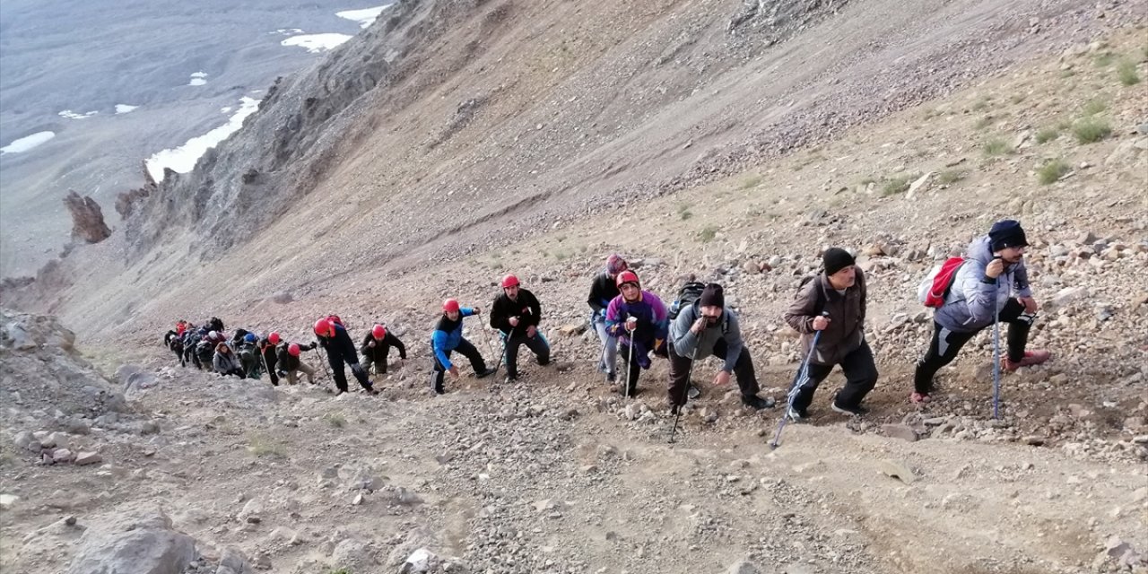 Doğaseverlere Erciyes Zirve Tırmanışı Etkinliği