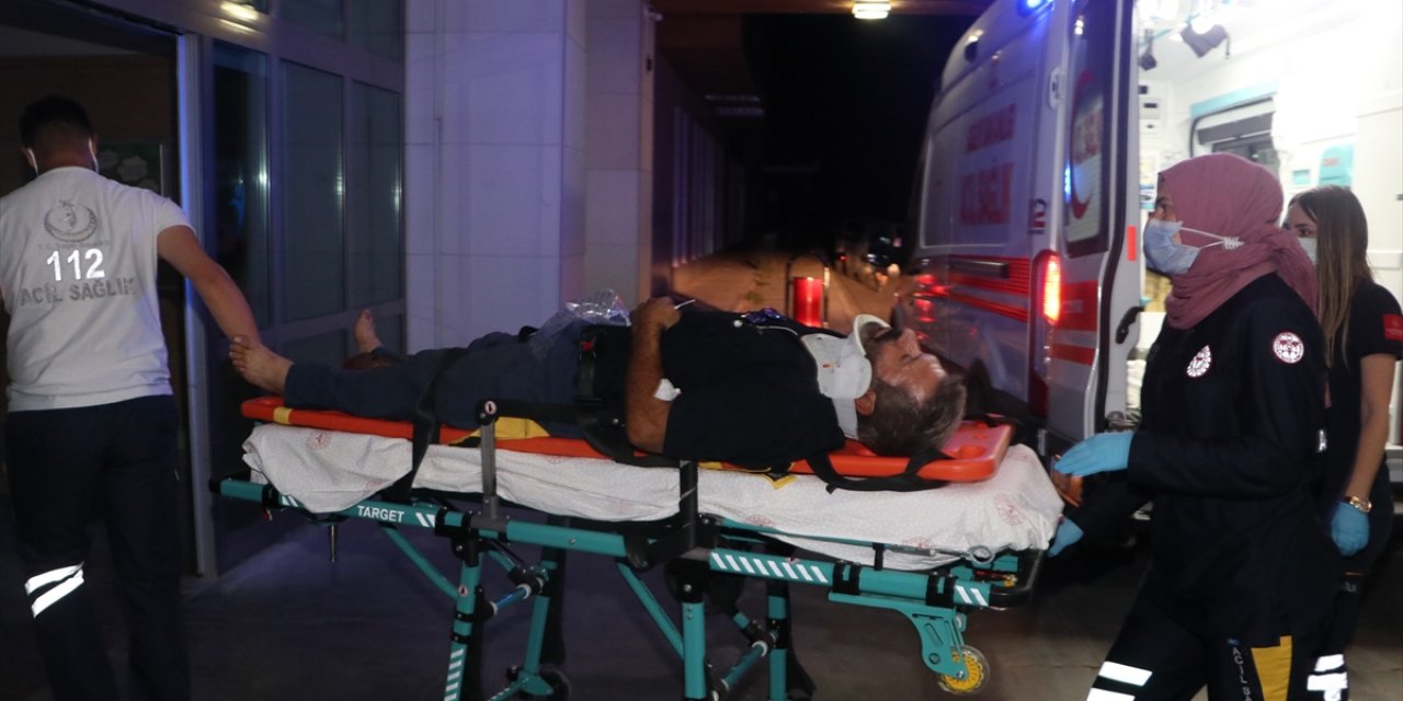 Karaman'da Fabrikaya Mal İndiren Şoför Kamyondan Düşerek Yaralandı