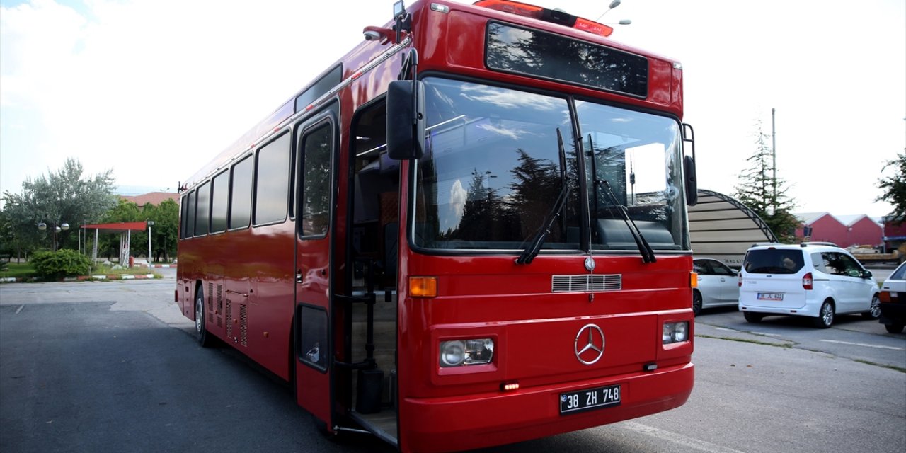Hurda Otobüs, Doğal Afet Ekipleri İçin "Seyyar Otele" Dönüştürüldü
