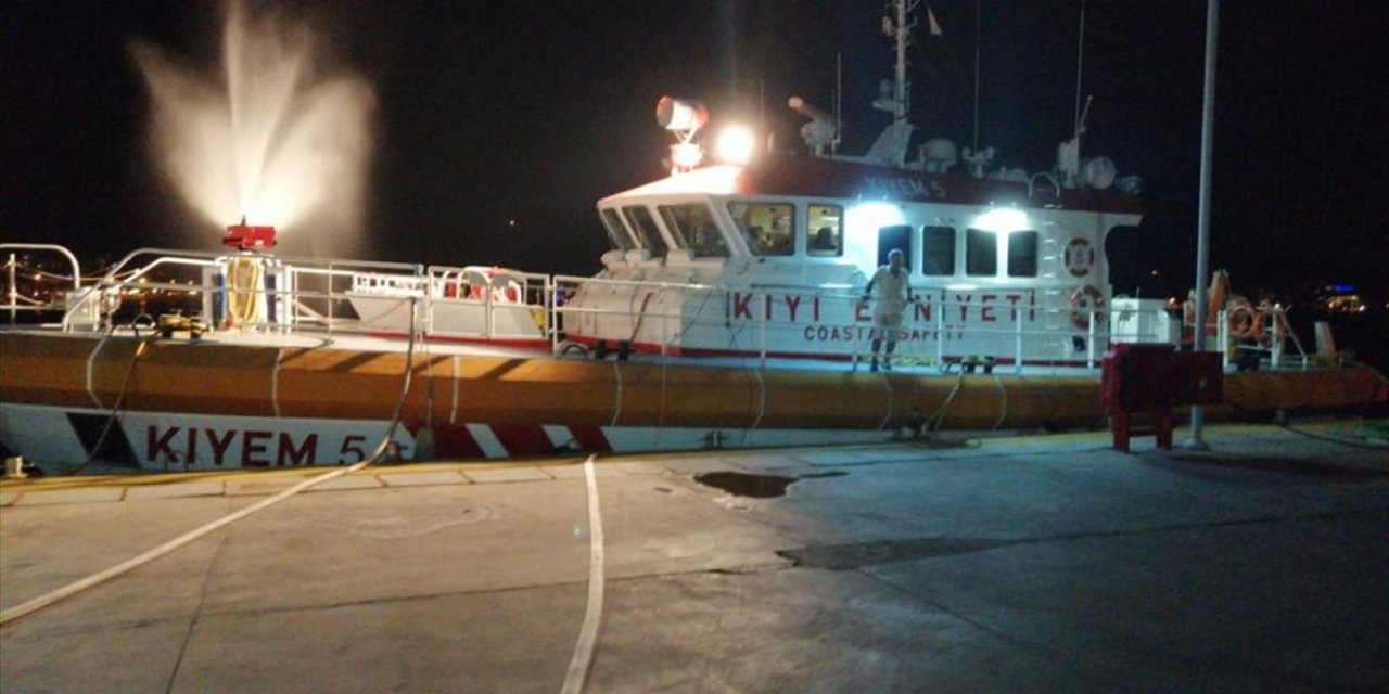 Kıyı Emniyeti Ekipleri Orman Yangınlarına Denizden Müdahale Ediyor