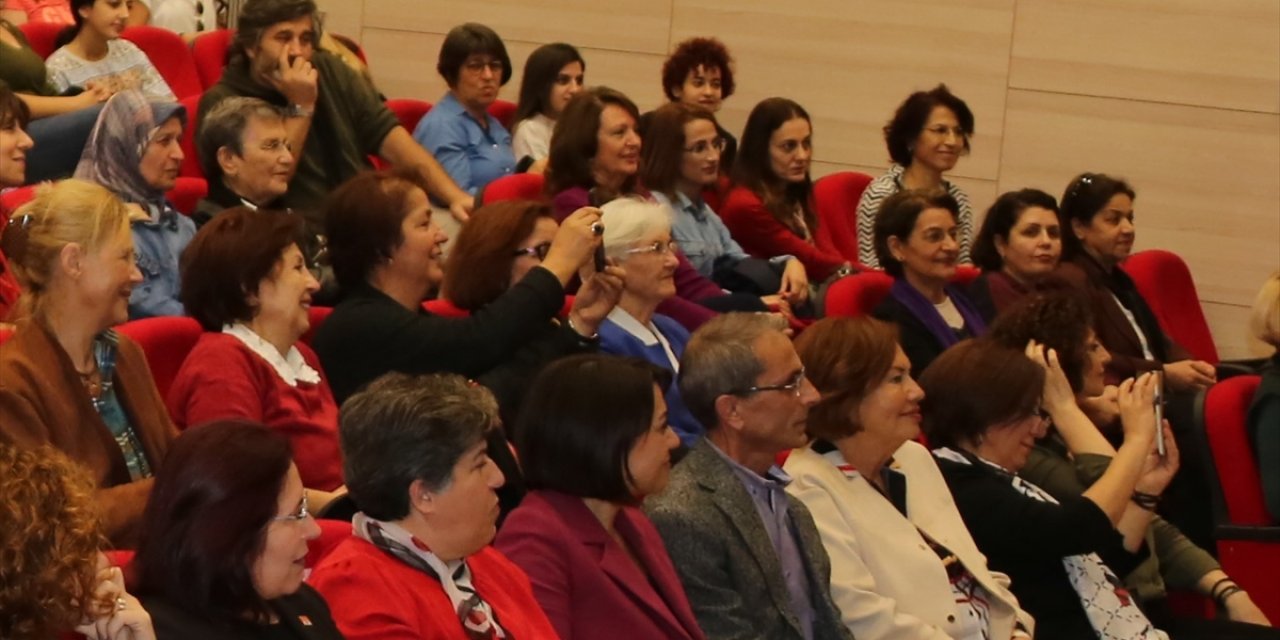 Antalya'da Öldürülen Azra Gülendam "Medyada Şiddet Ve Kadın" Paneline Katılmış