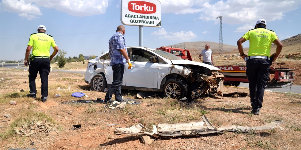 Konya'da Takla Atan Araçtaki Aynı Aileden 4 Kişi Yaralandı