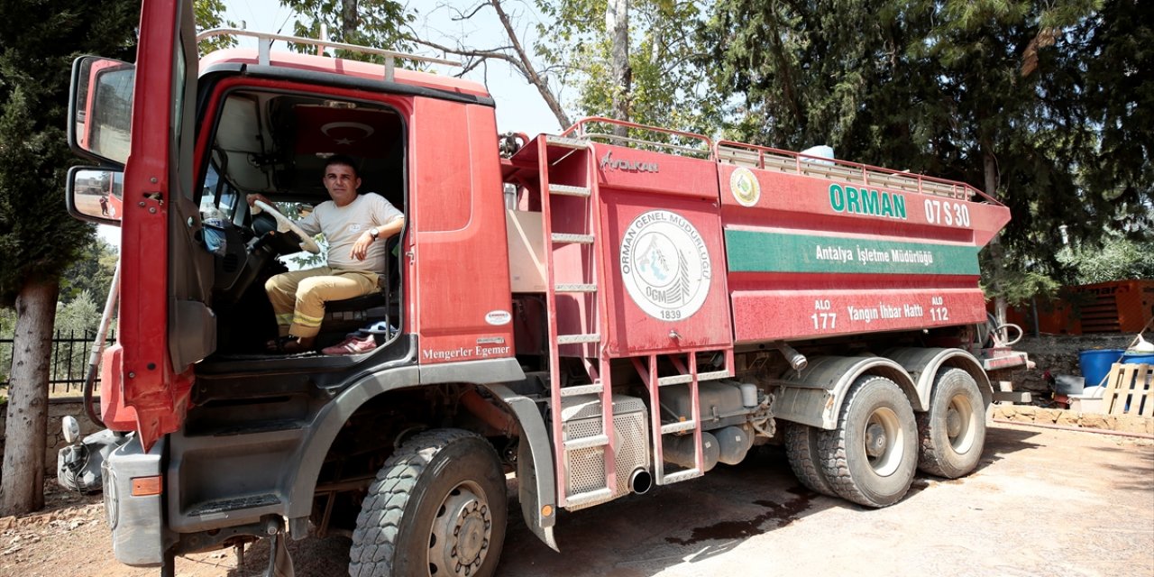 Antalya'da Alevlerin Arasındayken Yaptığı Telsiz Anonsuyla Duygulandıran Orman İşçisi Konuştu