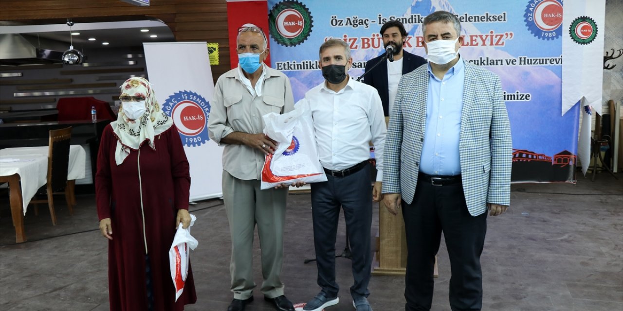 Öz Ağaç-İş Sendikası Üyeleri Huzurevi Ve Sevgi Evi Sakinleriyle Bir Araya Geldi