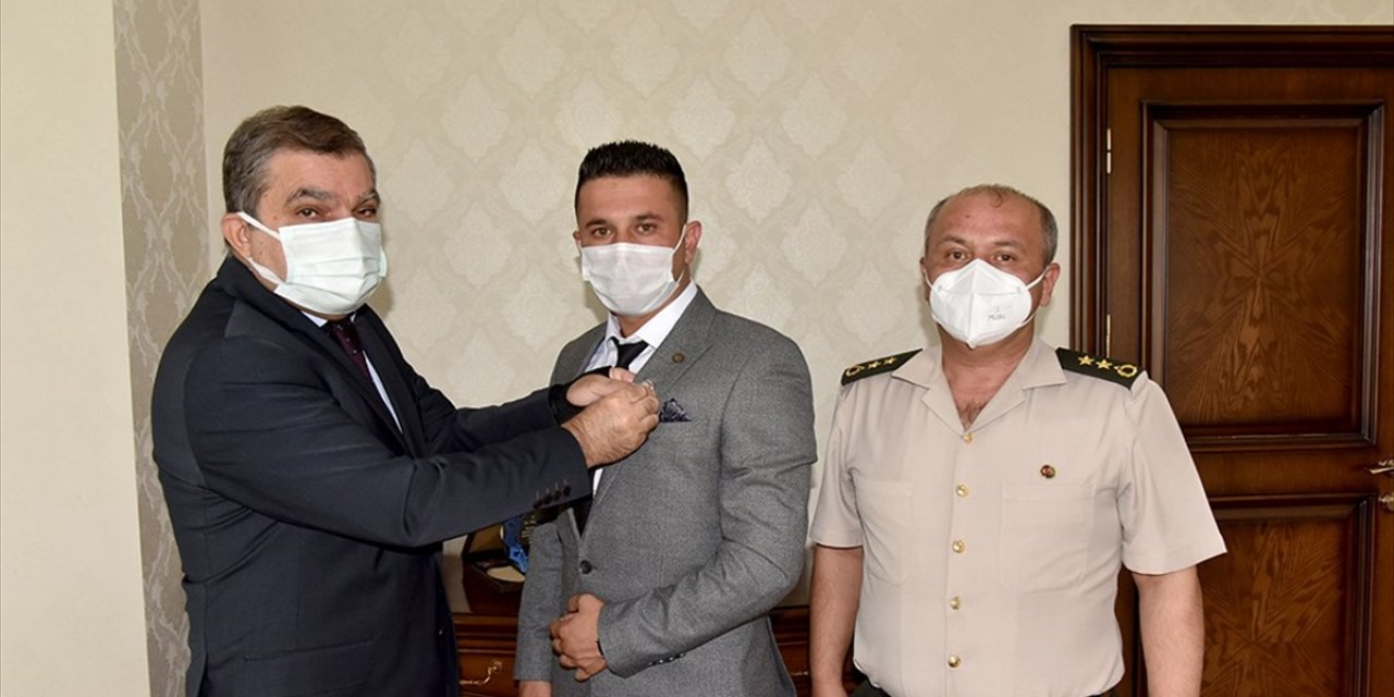 Karamanlı Irak Gazisi Malul Gazilik Rozetini Taktı