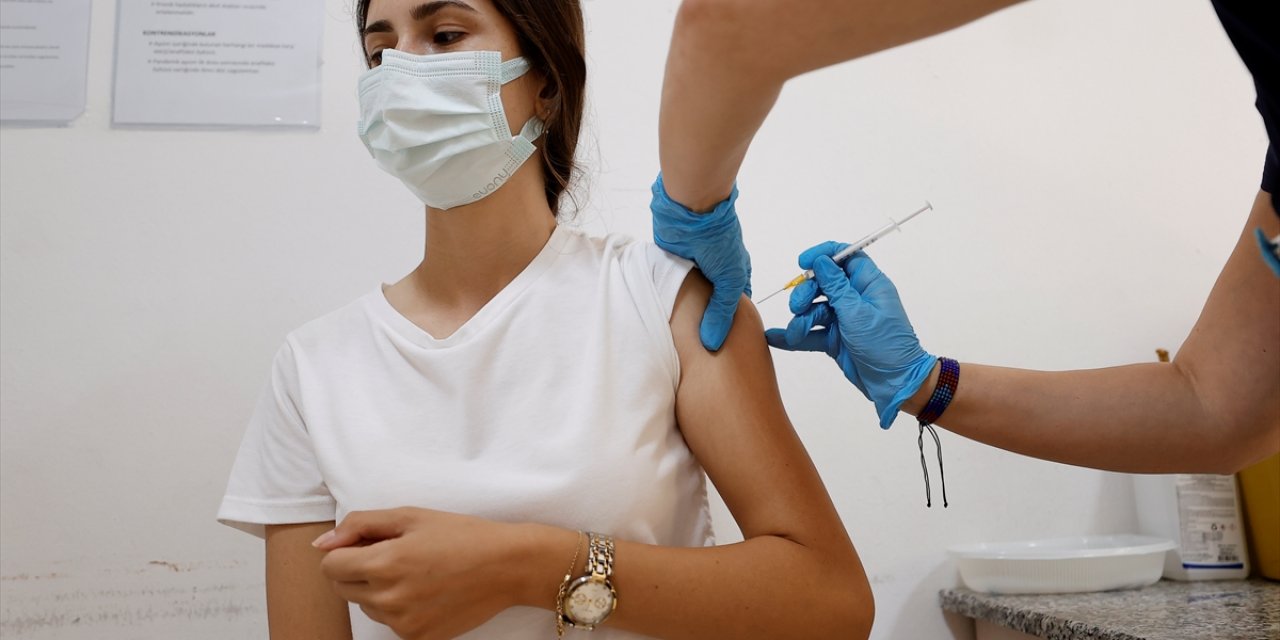 "Turizmin Başkenti" Antalya'da Vatandaşların Aşıya İlgisi Yüksek