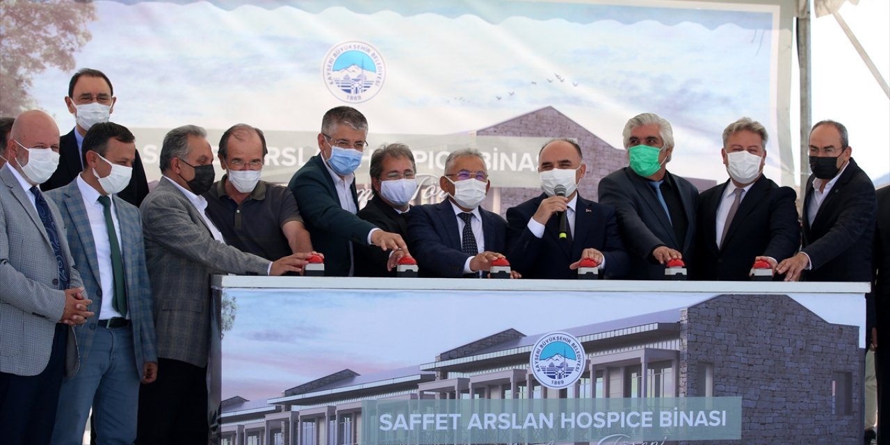Kayseri'de Hizmet Verecek "Kanser Hastalarına Tedavi Sonrası Bakım Merkezi'nin" Temeli Atıldı