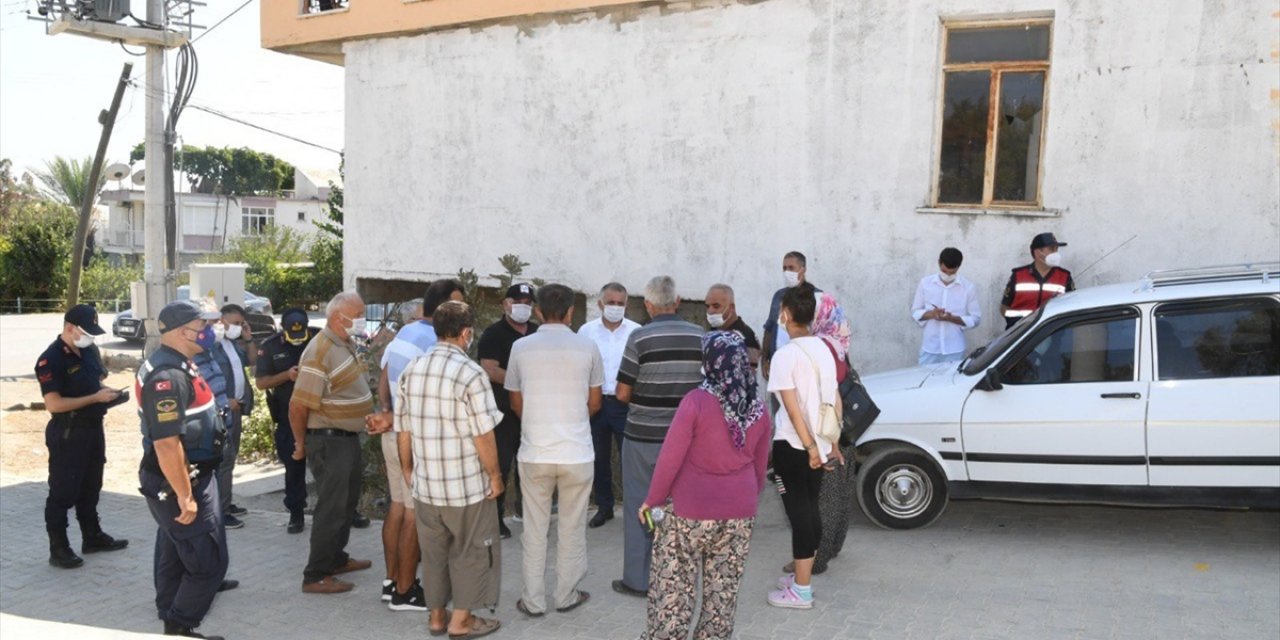 Antalya Valisi Yazıcı, Manavgat'taki Orman Yangınında Zarar Gören Esnaf Ve Vatandaşı Ziyaret Etti